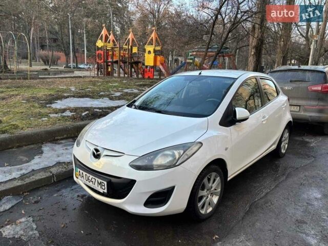 Белый Мазда 2, объемом двигателя 1.5 л и пробегом 130 тыс. км за 7500 $, фото 1 на Automoto.ua