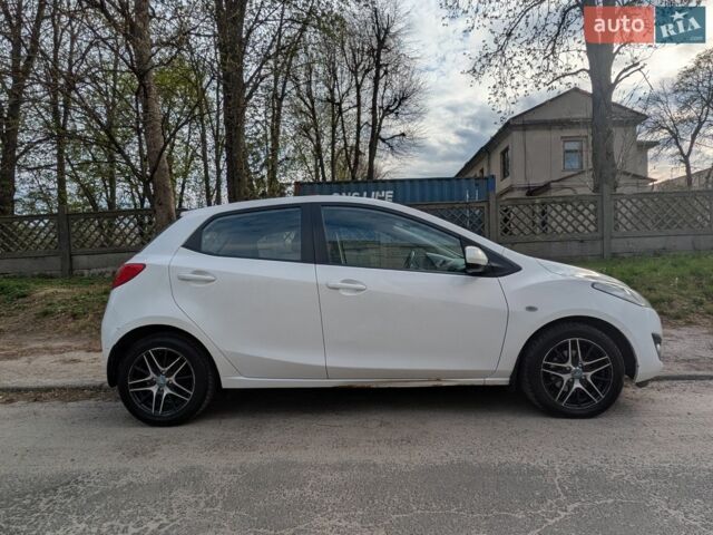 Білий Мазда 2, об'ємом двигуна 1.5 л та пробігом 194 тис. км за 8700 $, фото 1 на Automoto.ua