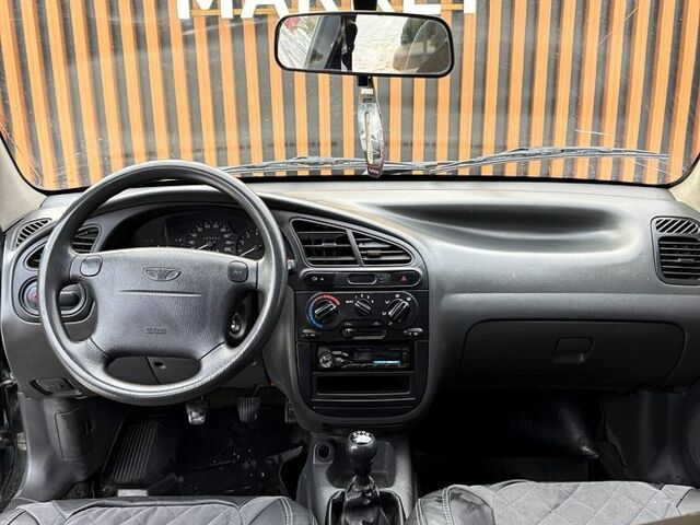 Красный Мазда 2, объемом двигателя 1.5 л и пробегом 176 тыс. км за 5800 $, фото 1 на Automoto.ua