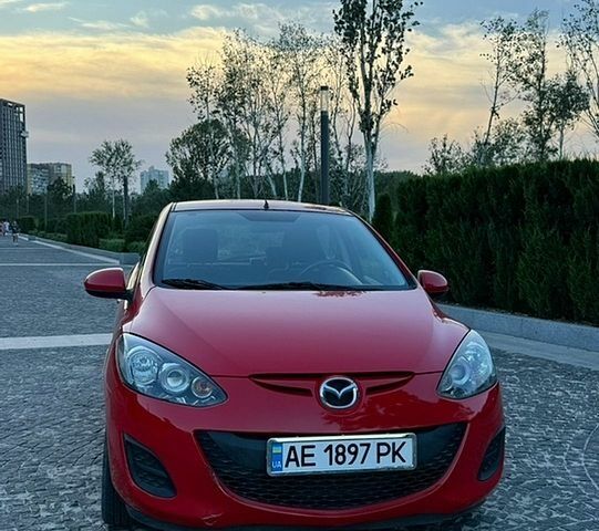 Красный Мазда 2, объемом двигателя 1.5 л и пробегом 39 тыс. км за 7500 $, фото 1 на Automoto.ua