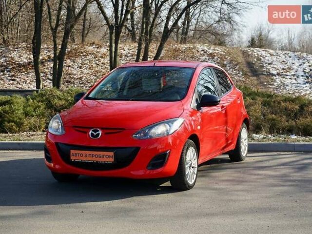 Красный Мазда 2, объемом двигателя 1.3 л и пробегом 130 тыс. км за 5400 $, фото 1 на Automoto.ua