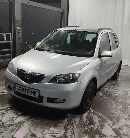 Серый Мазда 2, объемом двигателя 1.6 л и пробегом 158 тыс. км за 4000 $, фото 1 на Automoto.ua