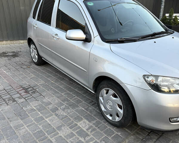 Серый Мазда 2, объемом двигателя 1.39 л и пробегом 126 тыс. км за 4700 $, фото 1 на Automoto.ua