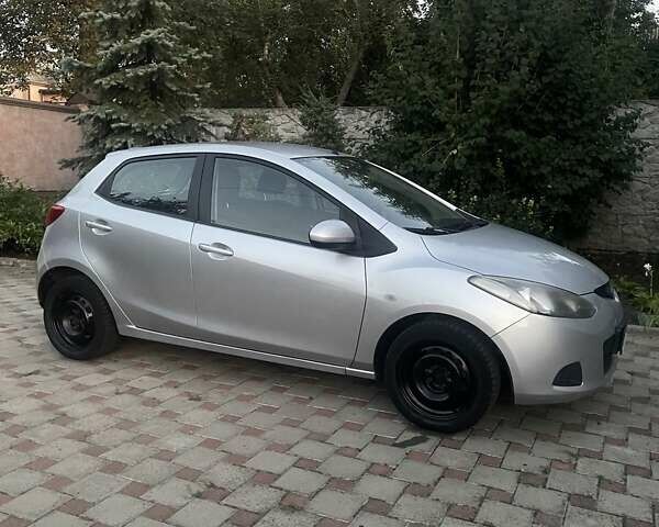 Сірий Мазда 2, об'ємом двигуна 1.35 л та пробігом 168 тис. км за 5300 $, фото 1 на Automoto.ua