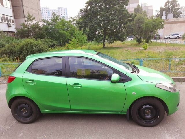 Зелений Мазда 2, об'ємом двигуна 1.5 л та пробігом 100 тис. км за 5000 $, фото 1 на Automoto.ua