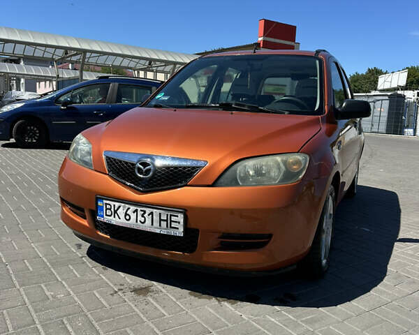 Оранжевый Мазда 2, объемом двигателя 1.4 л и пробегом 222 тыс. км за 3500 $, фото 1 на Automoto.ua