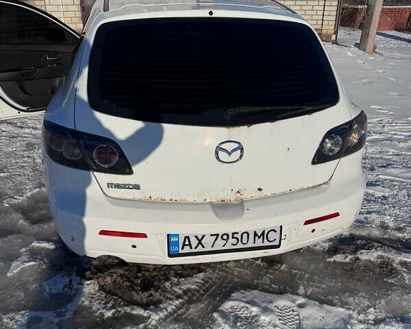 Білий Мазда 3, об'ємом двигуна 1.56 л та пробігом 300 тис. км за 3700 $, фото 1 на Automoto.ua