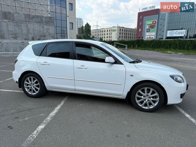 Белый Мазда 3, объемом двигателя 2 л и пробегом 161 тыс. км за 6700 $, фото 1 на Automoto.ua