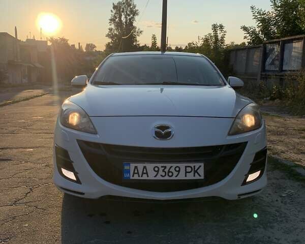 Білий Мазда 3, об'ємом двигуна 1.6 л та пробігом 95 тис. км за 9500 $, фото 1 на Automoto.ua