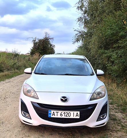Білий Мазда 3, об'ємом двигуна 1.6 л та пробігом 200 тис. км за 7300 $, фото 1 на Automoto.ua