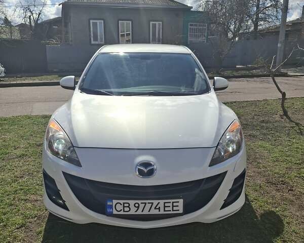 Белый Мазда 3, объемом двигателя 1.6 л и пробегом 240 тыс. км за 8200 $, фото 1 на Automoto.ua