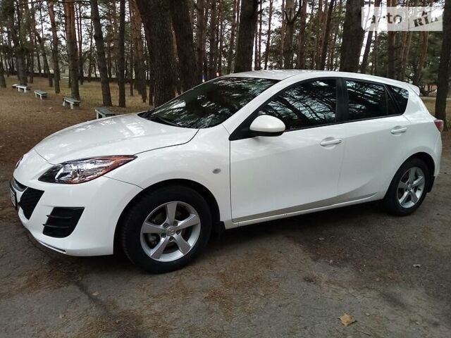 Білий Мазда 3, об'ємом двигуна 1.6 л та пробігом 182 тис. км за 9500 $, фото 1 на Automoto.ua