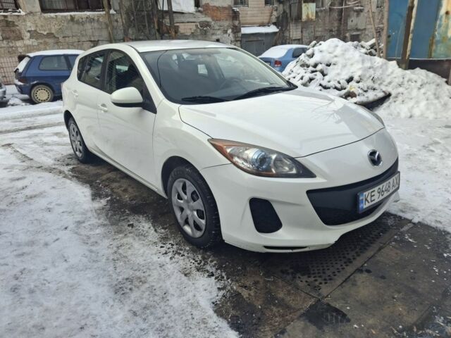Белый Мазда 3, объемом двигателя 2 л и пробегом 118 тыс. км за 5700 $, фото 1 на Automoto.ua