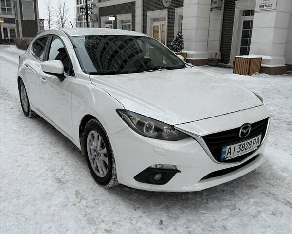 Белый Мазда 3, объемом двигателя 1.5 л и пробегом 150 тыс. км за 11000 $, фото 1 на Automoto.ua