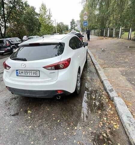 Белый Мазда 3, объемом двигателя 2 л и пробегом 99 тыс. км за 12000 $, фото 1 на Automoto.ua
