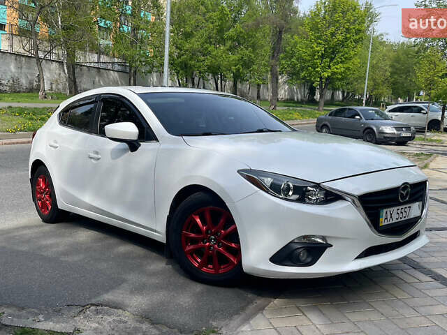 Белый Мазда 3, объемом двигателя 2 л и пробегом 120 тыс. км за 12900 $, фото 1 на Automoto.ua