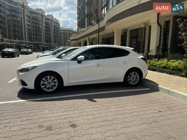 Белый Мазда 3, объемом двигателя 2 л и пробегом 122 тыс. км за 12400 $, фото 1 на Automoto.ua