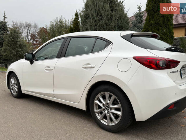 Белый Мазда 3, объемом двигателя 1.5 л и пробегом 120 тыс. км за 15000 $, фото 1 на Automoto.ua