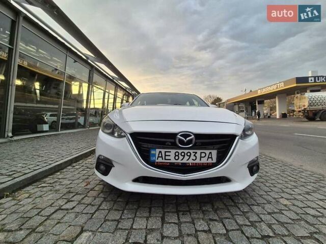 Белый Мазда 3, объемом двигателя 2 л и пробегом 199 тыс. км за 10999 $, фото 1 на Automoto.ua