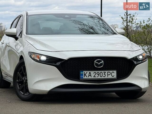 Белый Мазда 3, объемом двигателя 2.49 л и пробегом 68 тыс. км за 15500 $, фото 1 на Automoto.ua