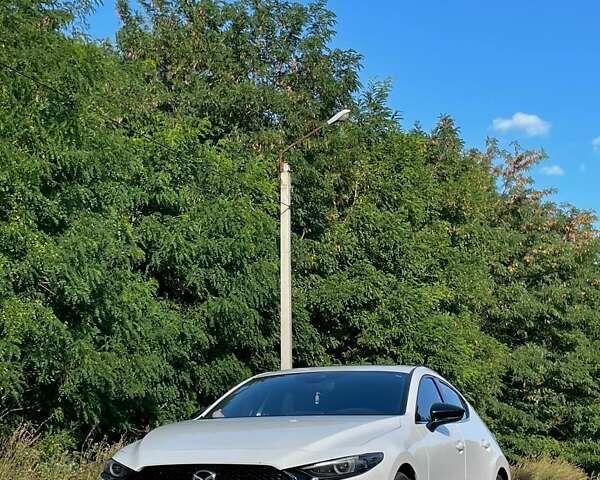 Белый Мазда 3, объемом двигателя 2.5 л и пробегом 110 тыс. км за 21000 $, фото 1 на Automoto.ua