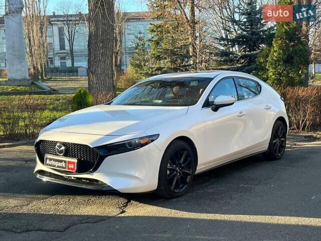Белый Мазда 3, объемом двигателя 2.5 л и пробегом 39 тыс. км за 18990 $, фото 1 на Automoto.ua