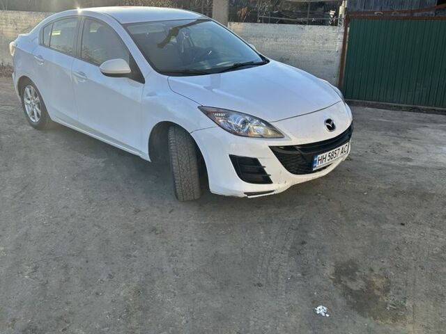 Белый Мазда 3, объемом двигателя 2 л и пробегом 215 тыс. км за 7500 $, фото 1 на Automoto.ua