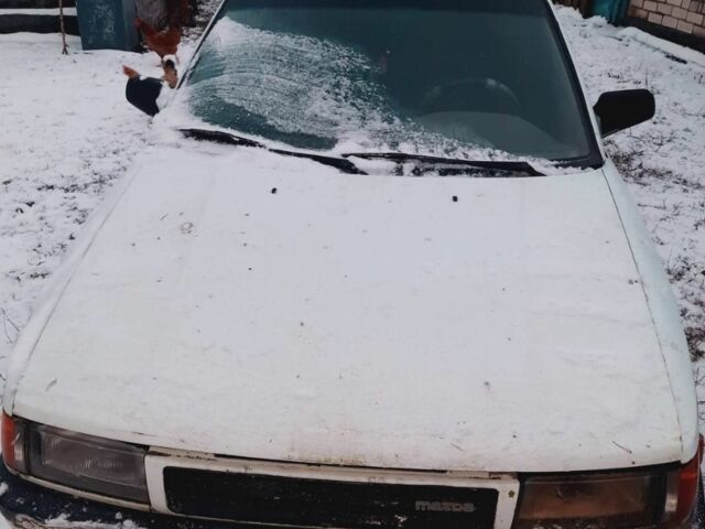 Белый Мазда 3, объемом двигателя 1.7 л и пробегом 300 тыс. км за 581 $, фото 1 на Automoto.ua