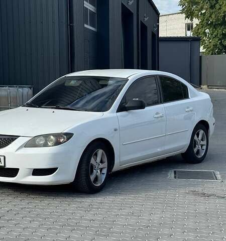 Белый Мазда 3, объемом двигателя 2 л и пробегом 213 тыс. км за 3500 $, фото 1 на Automoto.ua