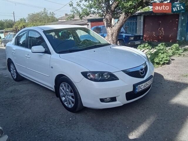 Белый Мазда 3, объемом двигателя 2 л и пробегом 188 тыс. км за 5700 $, фото 1 на Automoto.ua