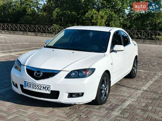 Белый Мазда 3, объемом двигателя 1.6 л и пробегом 215 тыс. км за 5800 $, фото 1 на Automoto.ua