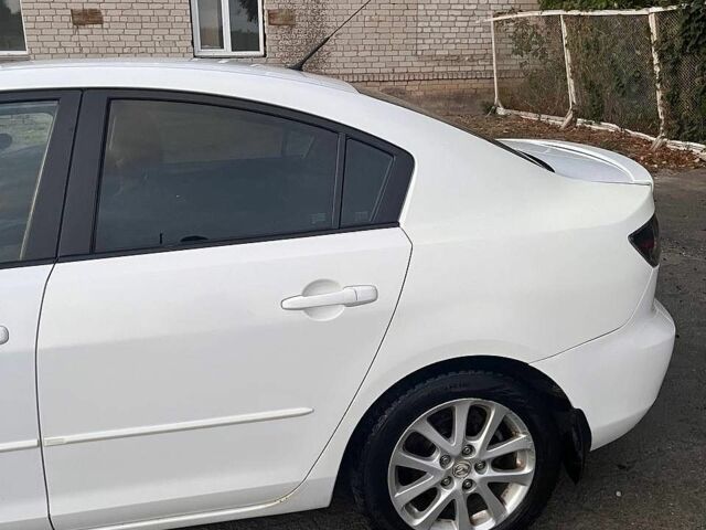 Белый Мазда 3, объемом двигателя 1.6 л и пробегом 202 тыс. км за 4700 $, фото 1 на Automoto.ua