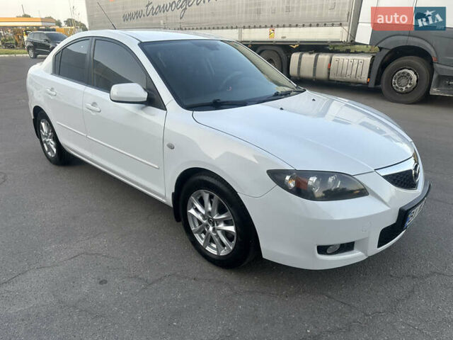 Белый Мазда 3, объемом двигателя 1.6 л и пробегом 165 тыс. км за 7500 $, фото 1 на Automoto.ua