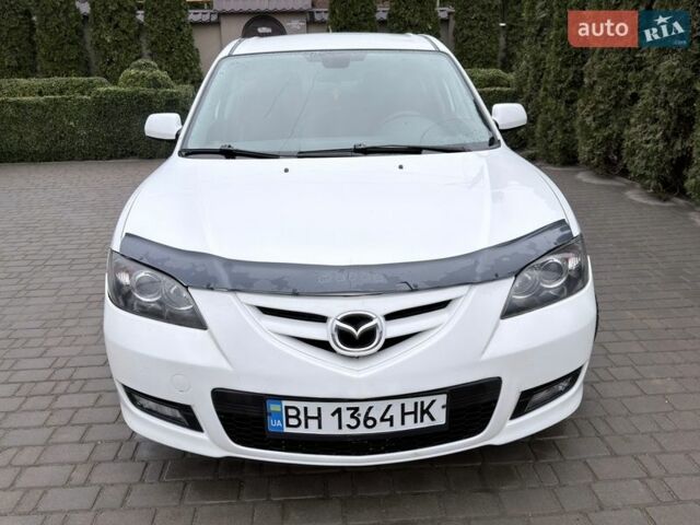 Білий Мазда 3, об'ємом двигуна 1.6 л та пробігом 235 тис. км за 4999 $, фото 1 на Automoto.ua