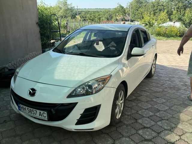 Белый Мазда 3, объемом двигателя 2 л и пробегом 218 тыс. км за 6524 $, фото 1 на Automoto.ua