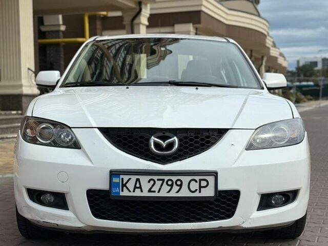 Белый Мазда 3, объемом двигателя 1.6 л и пробегом 168 тыс. км за 4450 $, фото 1 на Automoto.ua