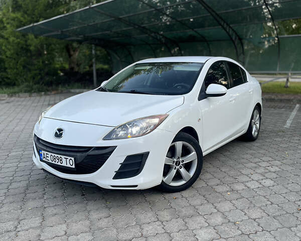 Белый Мазда 3, объемом двигателя 2 л и пробегом 194 тыс. км за 7500 $, фото 1 на Automoto.ua