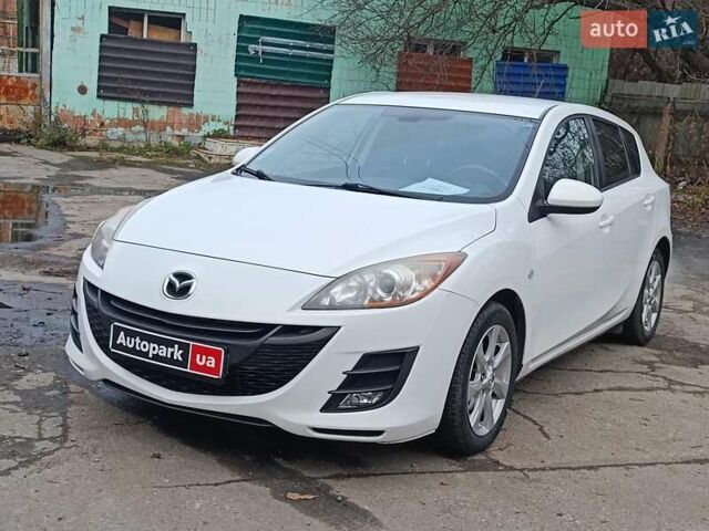 Білий Мазда 3, об'ємом двигуна 1.6 л та пробігом 130 тис. км за 7790 $, фото 1 на Automoto.ua