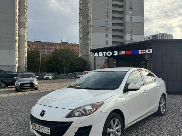 Белый Мазда 3, объемом двигателя 1.6 л и пробегом 230 тыс. км за 7000 $, фото 1 на Automoto.ua