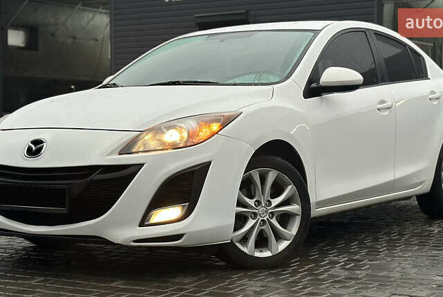 Белый Мазда 3, объемом двигателя 2.5 л и пробегом 187 тыс. км за 8500 $, фото 1 на Automoto.ua