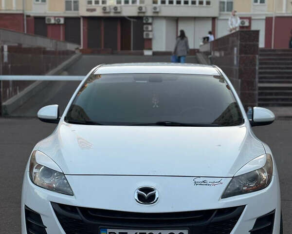 Белый Мазда 3, объемом двигателя 1.56 л и пробегом 269 тыс. км за 7000 $, фото 1 на Automoto.ua
