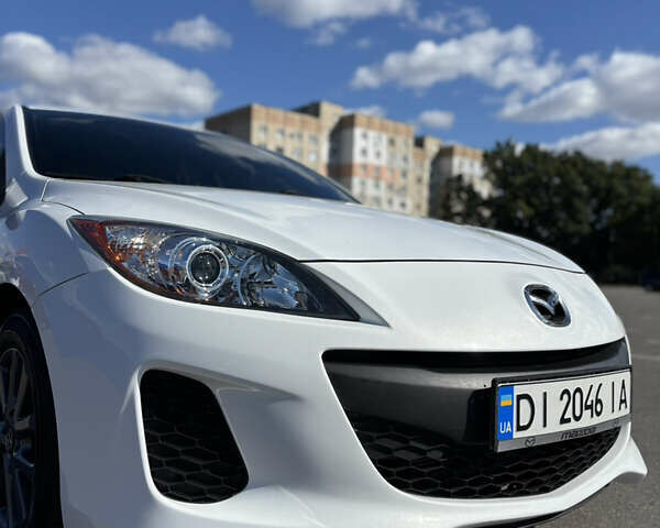 Белый Мазда 3, объемом двигателя 2 л и пробегом 155 тыс. км за 8500 $, фото 1 на Automoto.ua