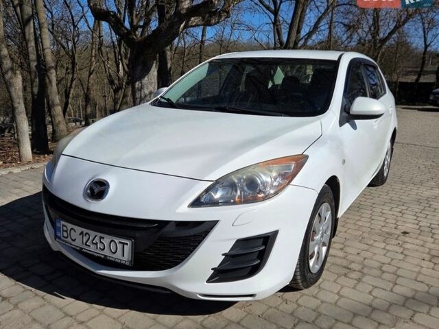 Белый Мазда 3, объемом двигателя 1.6 л и пробегом 135 тыс. км за 9000 $, фото 1 на Automoto.ua