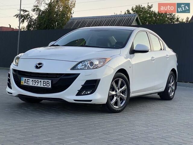 Белый Мазда 3, объемом двигателя 1.6 л и пробегом 140 тыс. км за 9700 $, фото 1 на Automoto.ua