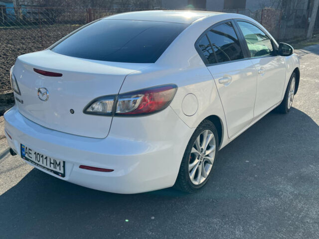 Белый Мазда 3, объемом двигателя 2 л и пробегом 230 тыс. км за 7500 $, фото 1 на Automoto.ua