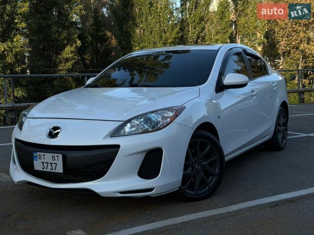 Белый Мазда 3, объемом двигателя 2 л и пробегом 153 тыс. км за 9000 $, фото 1 на Automoto.ua