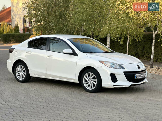 Белый Мазда 3, объемом двигателя 2 л и пробегом 165 тыс. км за 8000 $, фото 1 на Automoto.ua