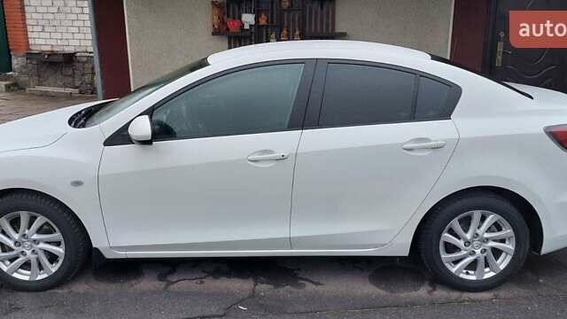Белый Мазда 3, объемом двигателя 1.6 л и пробегом 152 тыс. км за 9500 $, фото 1 на Automoto.ua