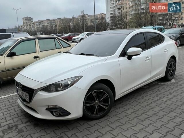 Белый Мазда 3, объемом двигателя 2 л и пробегом 123 тыс. км за 10000 $, фото 1 на Automoto.ua