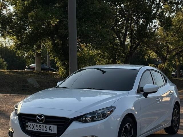 Белый Мазда 3, объемом двигателя 2 л и пробегом 158 тыс. км за 11500 $, фото 1 на Automoto.ua